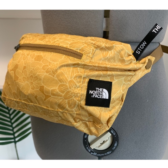 The North Face Fanorak Jacket Bag - Floral Print - Picture 6 of 12